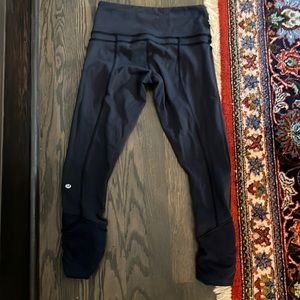 Lululemon blue cropped leggings